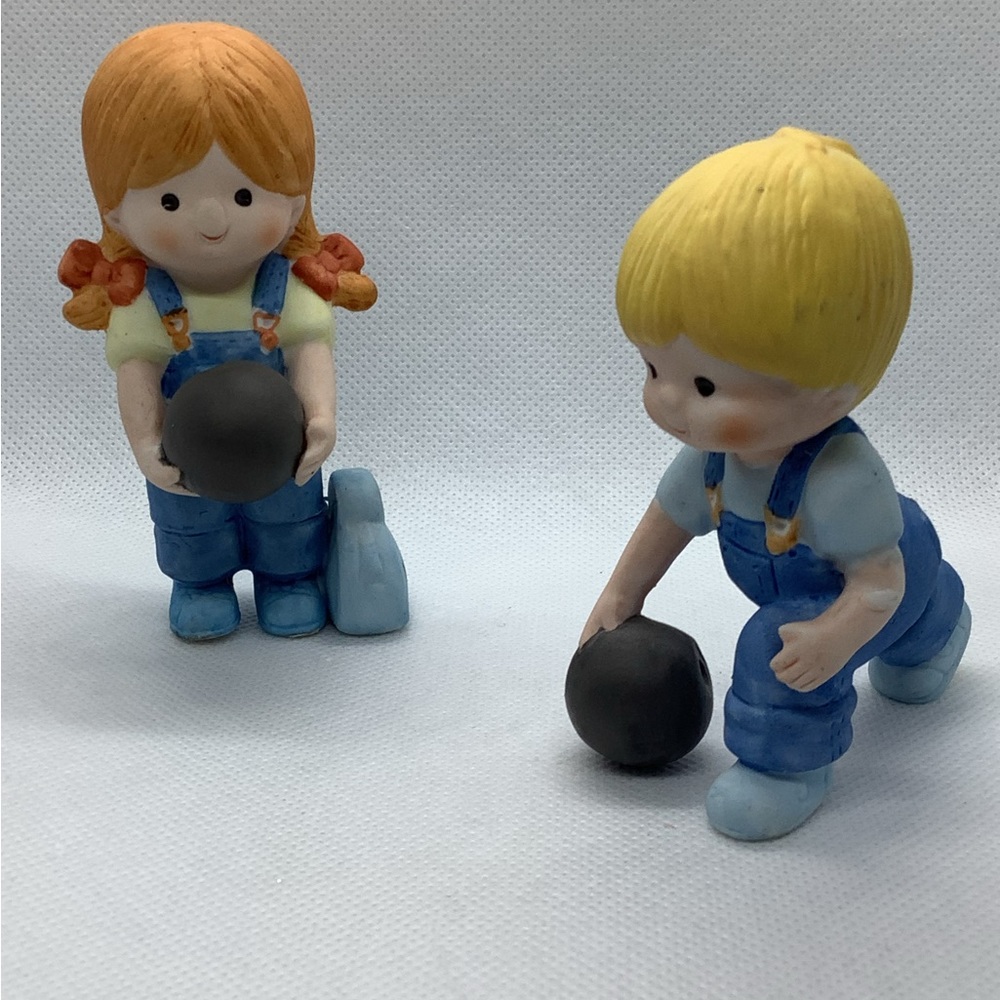 Vintage Enesco Country Cousins Figurines Bowling Set Of 2 Ceramic Girl & Boy HTF